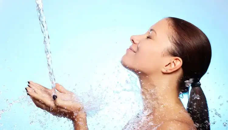 Mendobrak Fakta Mandi Air Dingin yang Bermanfaat Bagi Jantung