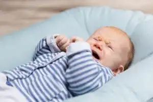 Pemberian kopi tidak disarankan karena akan mengganggu jalan napas sehingga dapat menyebabkan henti hanaps pada anak dan kandungan kopi dapat meningkatkan risiko gangguan saraf bahkan dapat memperparah kejang.