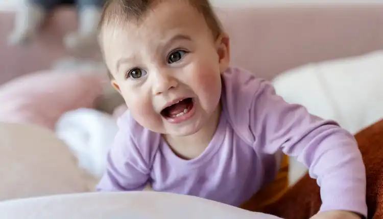 Demam Pada Anak Saat Tumbuh Gigi, Normalkah?